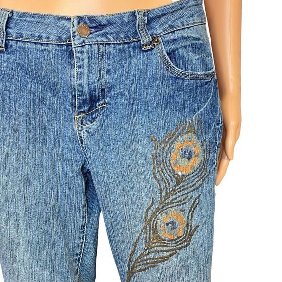 Mixit Light Wash Denim Jeans Size 10 Petite Peacock Design Cropped Mid Rise - Picture 3 of 10